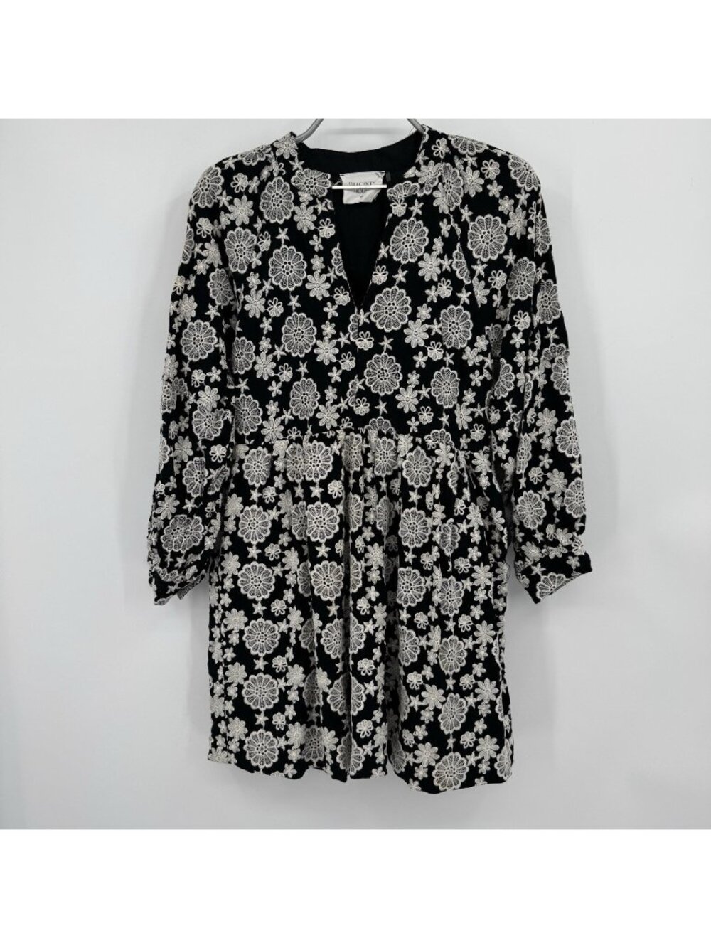 Hyacinth House by Tuckernuck Black/Ivory Eyelet Kathleen Mini Dress XXS Floral *